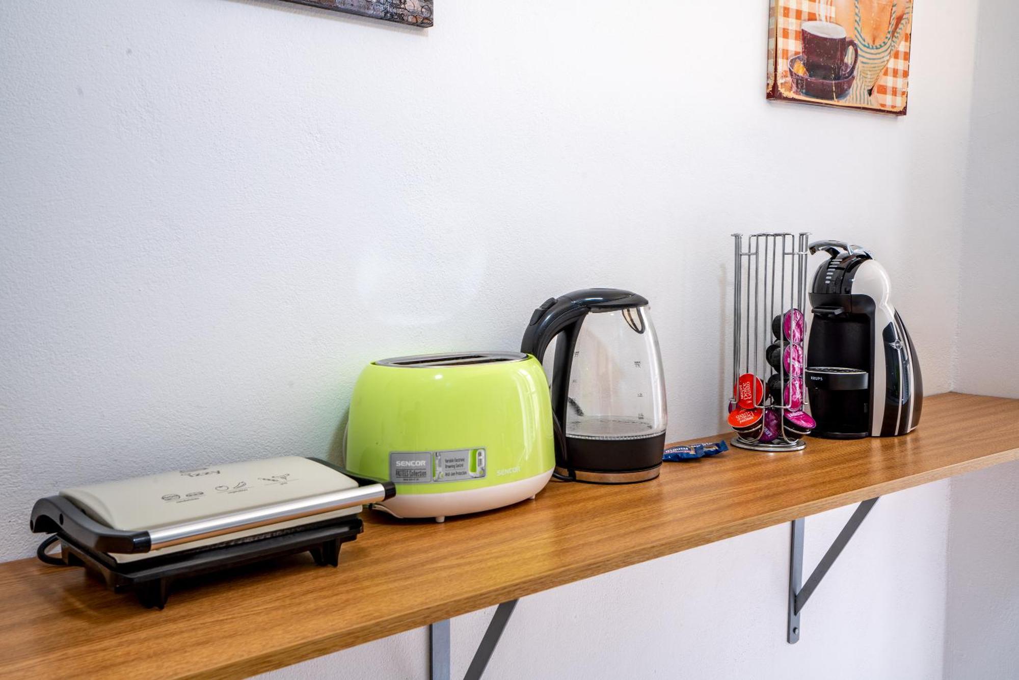 Psiri Gem From In Vivo Apartments- Spacious 1St Floor Apartment With Balcony In Athens' Historic Center Εξωτερικό φωτογραφία